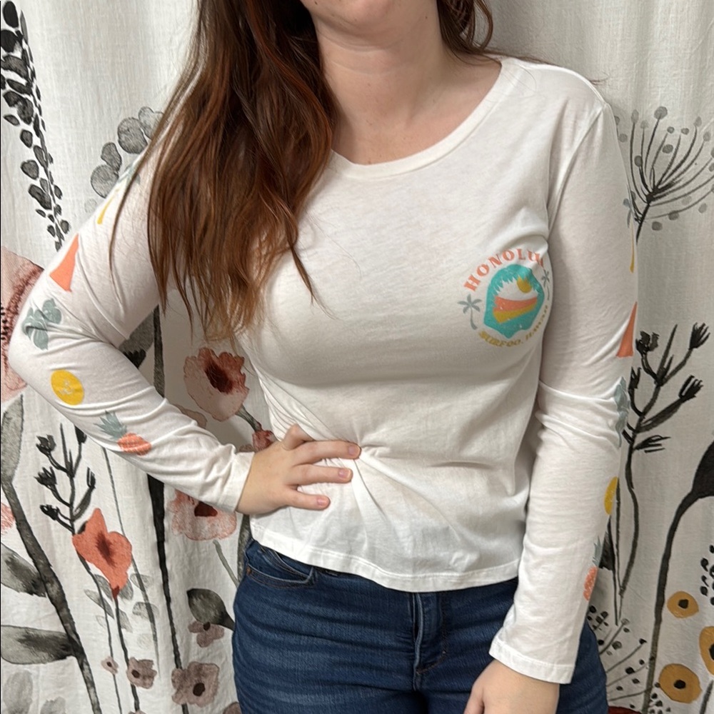 Women’s Honolua Wahine White Long Sleeve Top with Tropical Graphic Print. Size M
